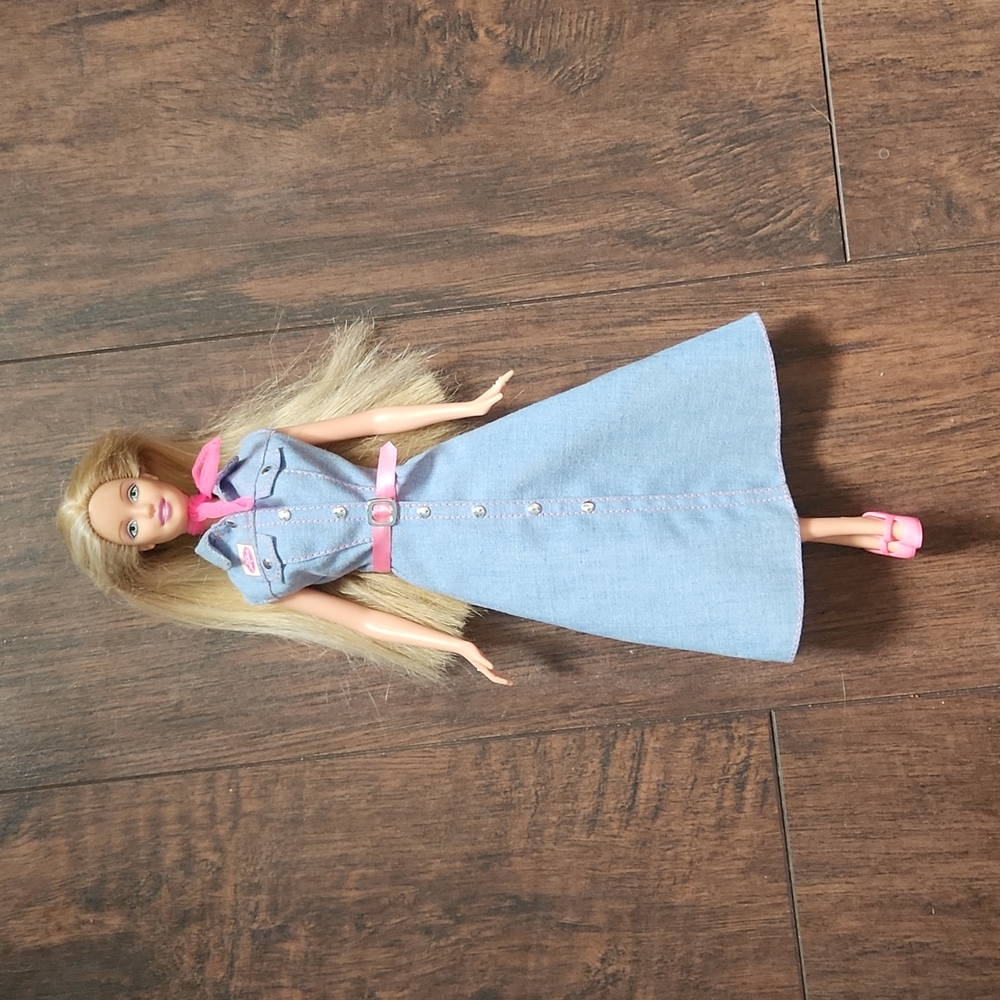 Flawed barbie in fashion avenue outfit